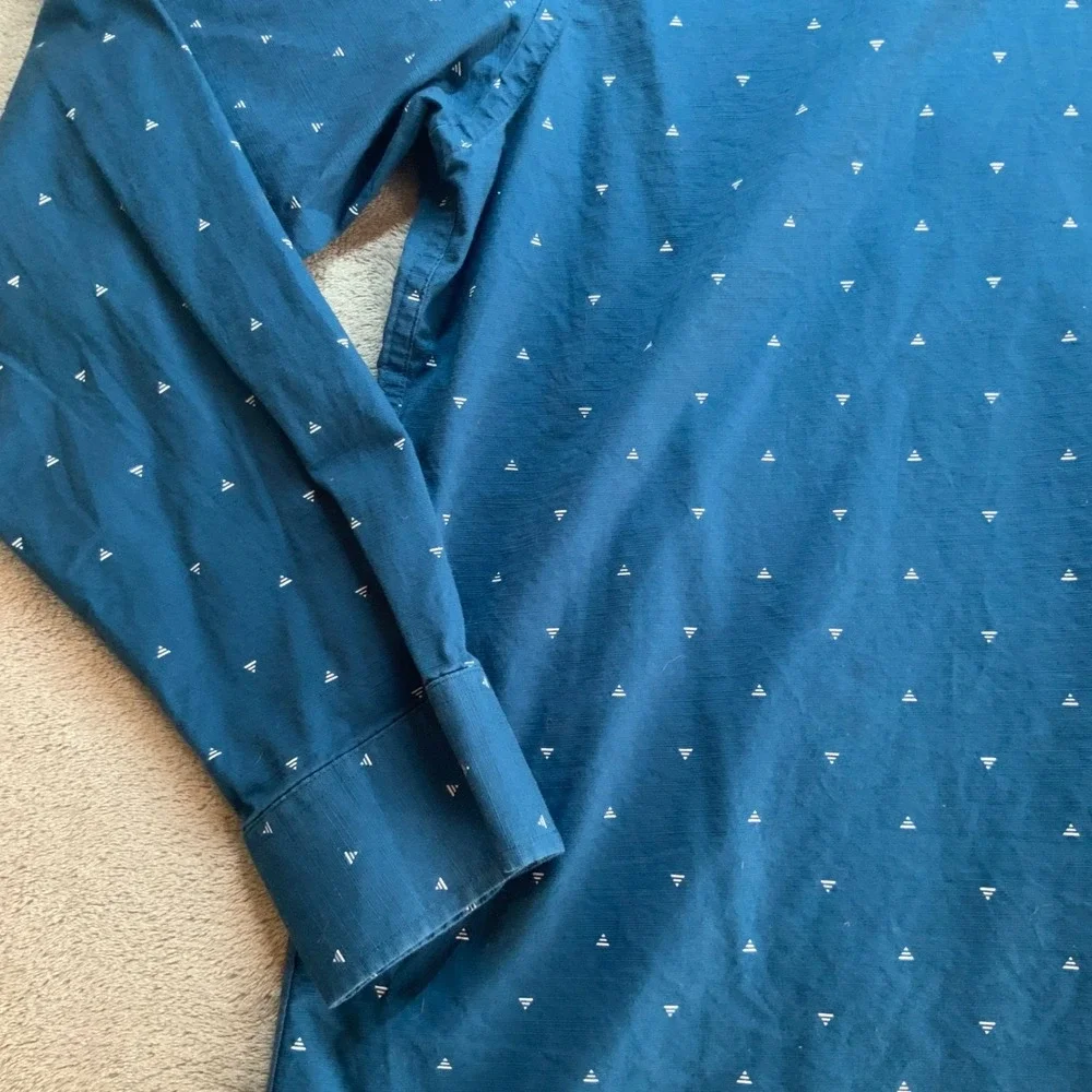 Banana Republic Mens XL Standard Fit Teal Blue Triangle Print Button Down Shirt